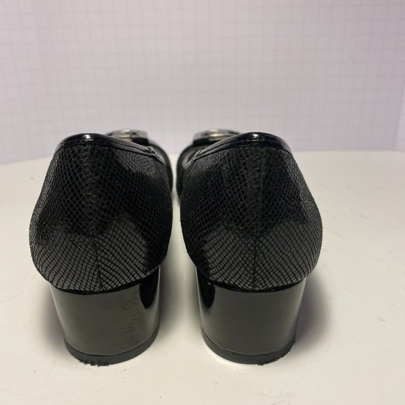 Brand New, Never Worn, Anne Klein Patent Leather Low Heel Pump - Picture 6 of 6
